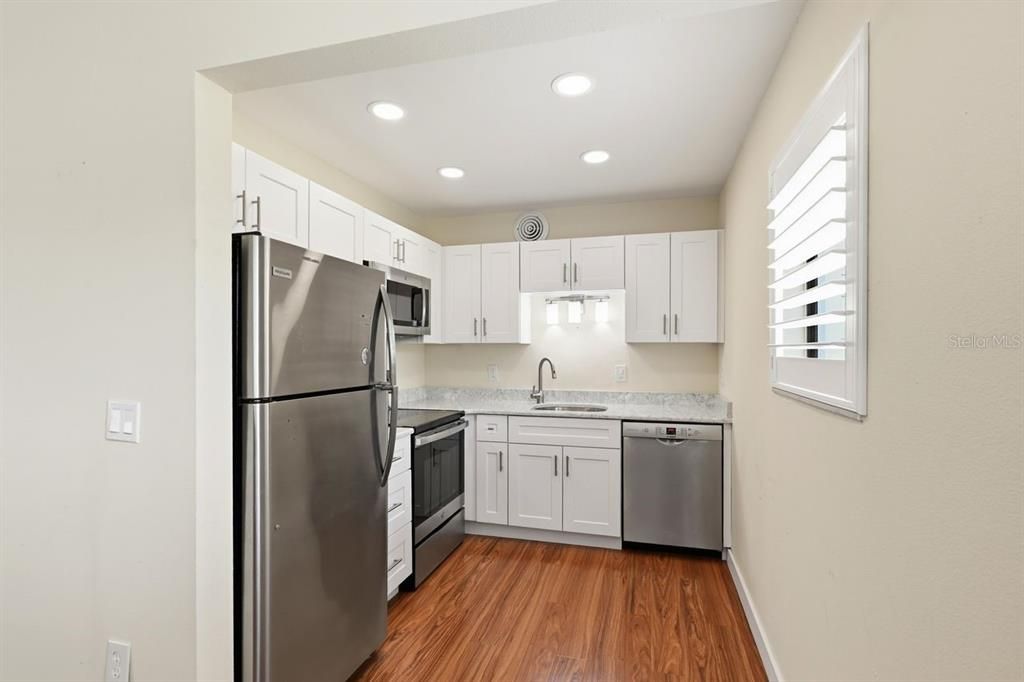 For Sale: $159,000 (2 beds, 2 baths, 953 Square Feet)