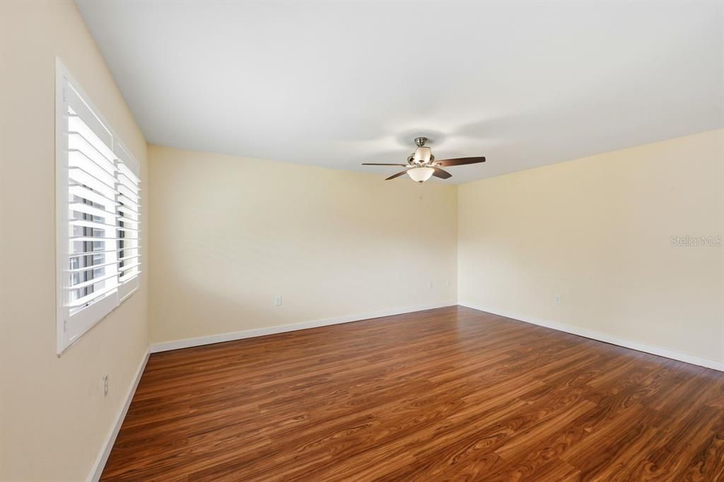 For Sale: $159,000 (2 beds, 2 baths, 953 Square Feet)