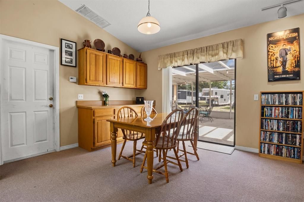 For Sale: $399,900 (3 beds, 2 baths, 2334 Square Feet)