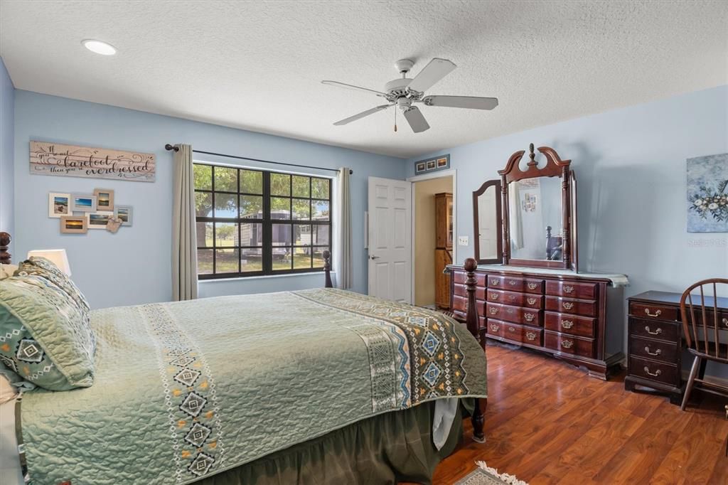 For Sale: $399,900 (3 beds, 2 baths, 2334 Square Feet)