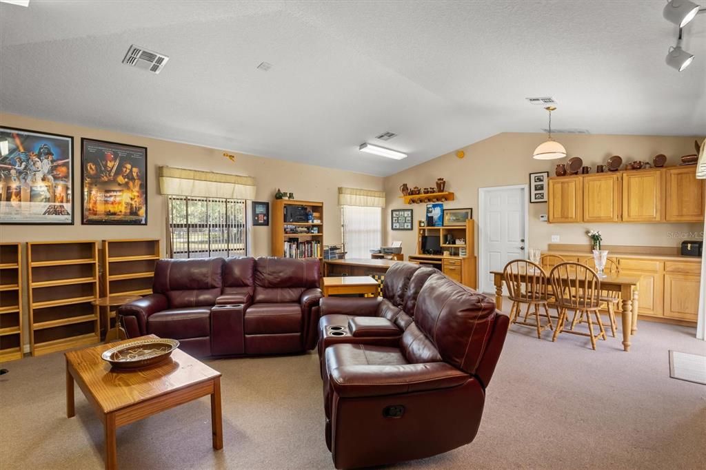 For Sale: $399,900 (3 beds, 2 baths, 2334 Square Feet)