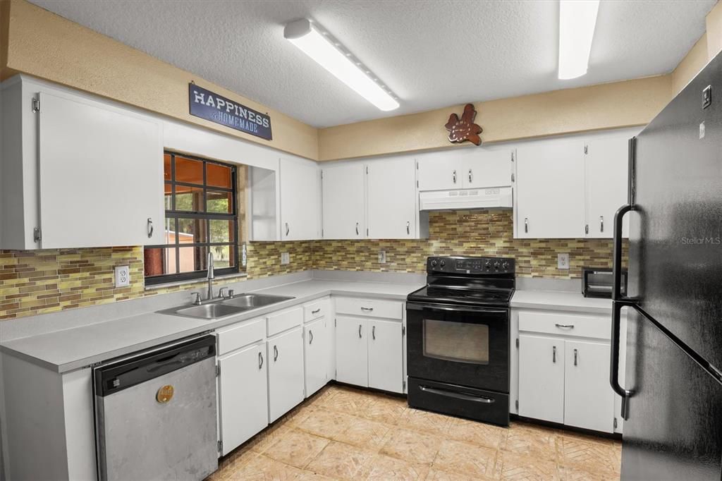 For Sale: $399,900 (3 beds, 2 baths, 2334 Square Feet)