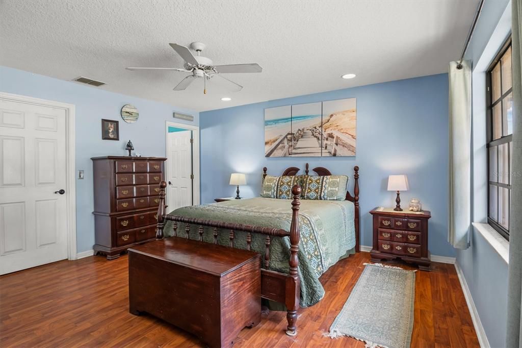 For Sale: $399,900 (3 beds, 2 baths, 2334 Square Feet)