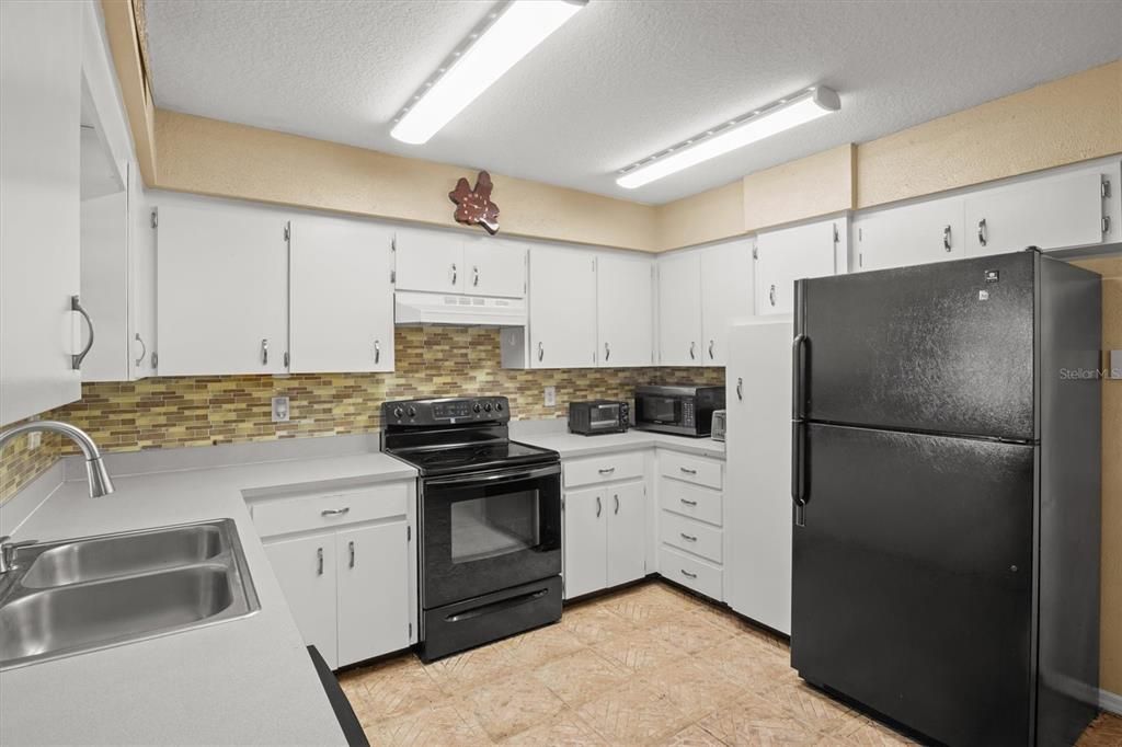 For Sale: $399,900 (3 beds, 2 baths, 2334 Square Feet)