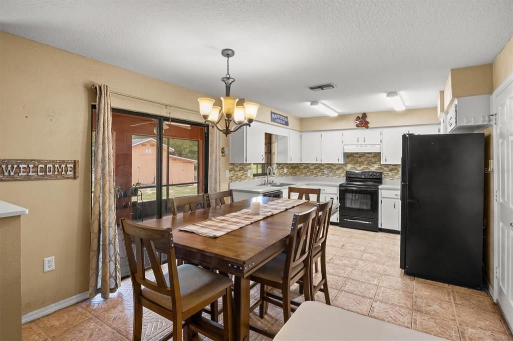 For Sale: $399,900 (3 beds, 2 baths, 2334 Square Feet)