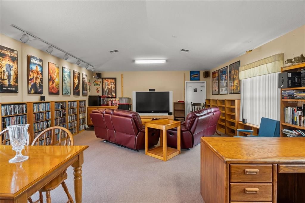 For Sale: $399,900 (3 beds, 2 baths, 2334 Square Feet)