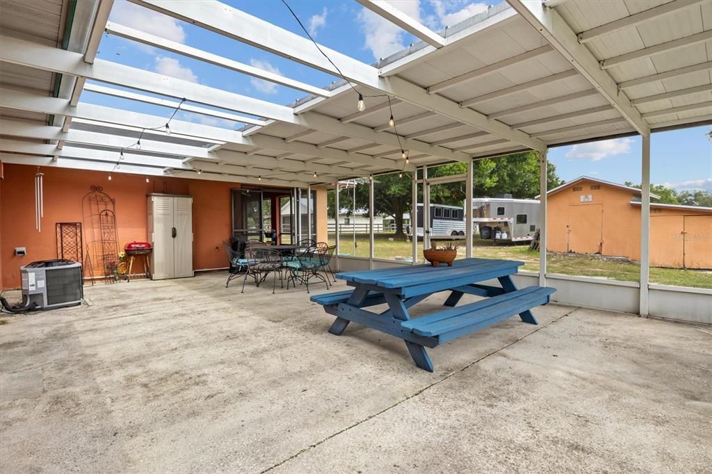 For Sale: $399,900 (3 beds, 2 baths, 2334 Square Feet)