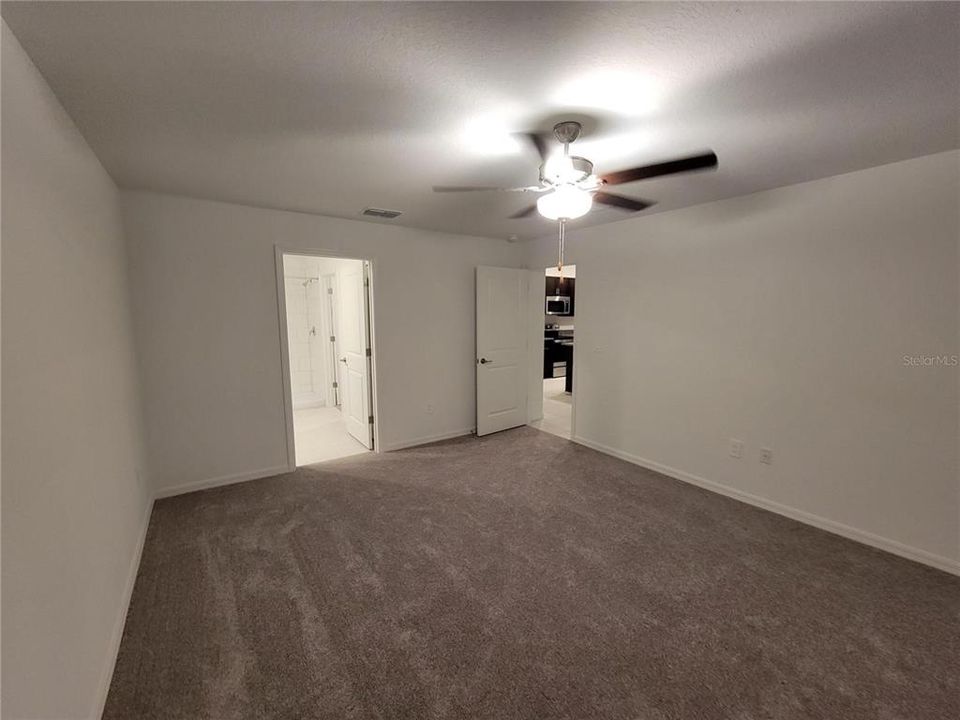 For Sale: $299,900 (3 beds, 2 baths, 1561 Square Feet)