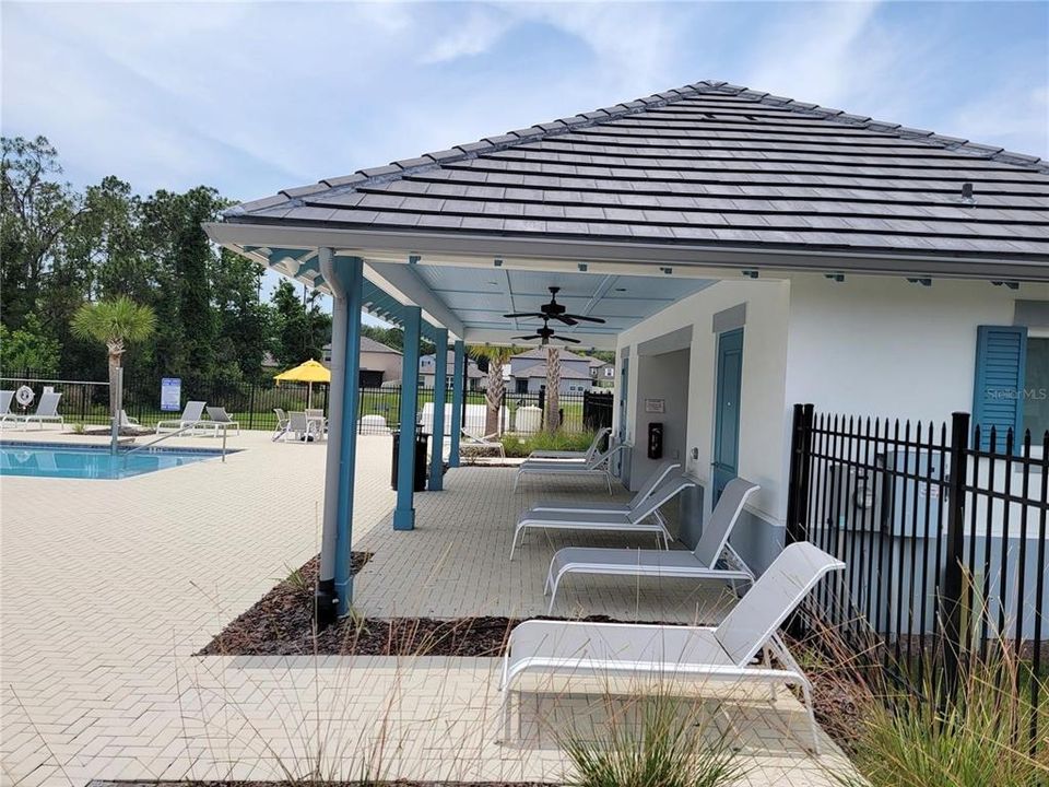 For Sale: $299,900 (3 beds, 2 baths, 1561 Square Feet)