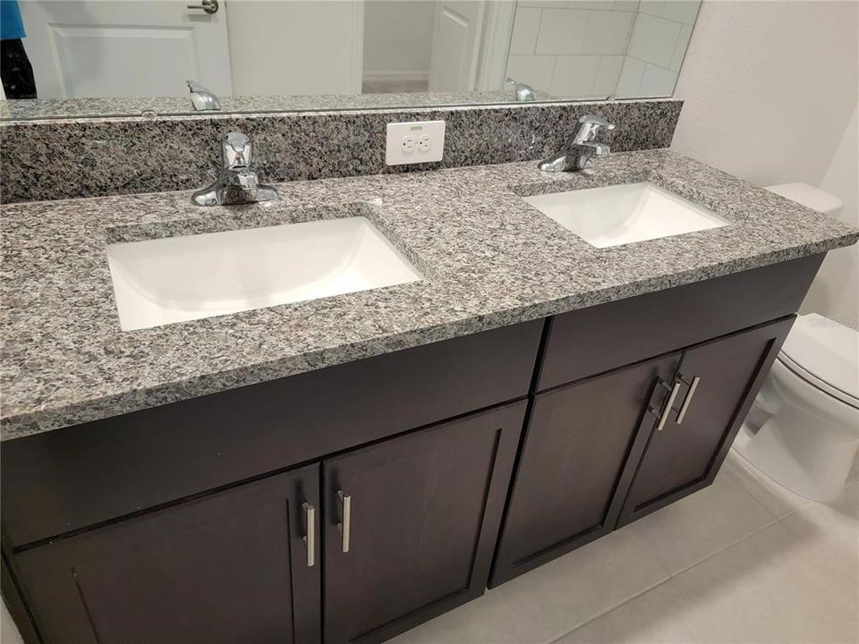 For Sale: $299,900 (3 beds, 2 baths, 1561 Square Feet)