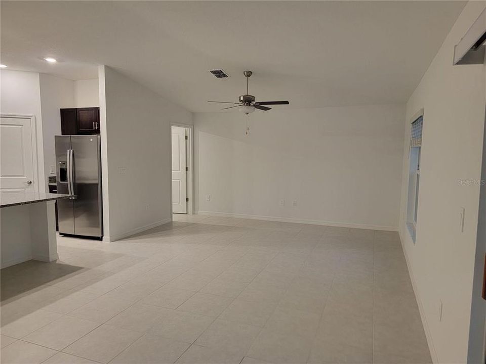 For Sale: $299,900 (3 beds, 2 baths, 1561 Square Feet)