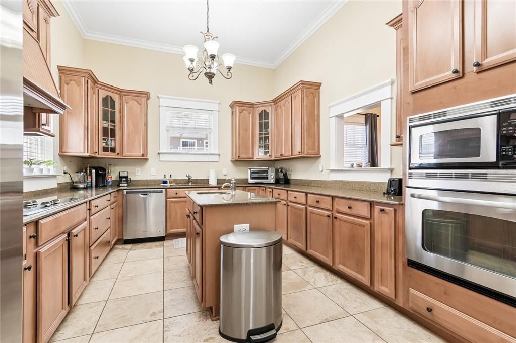 For Rent: $7,600 (3 beds, 2 baths, 2799 Square Feet)