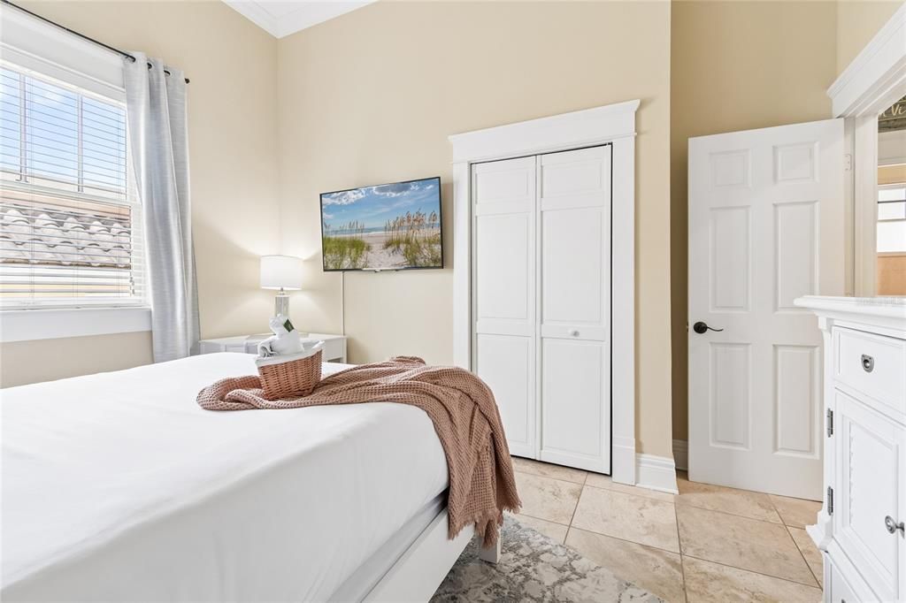 For Rent: $7,600 (3 beds, 2 baths, 2799 Square Feet)