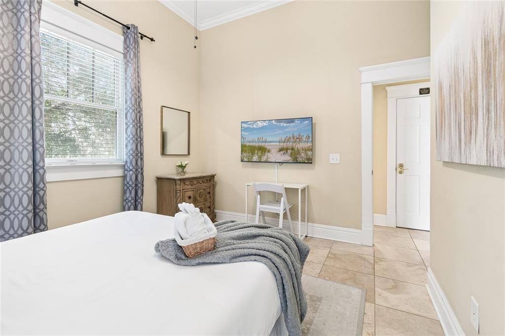 For Rent: $7,600 (3 beds, 2 baths, 2799 Square Feet)