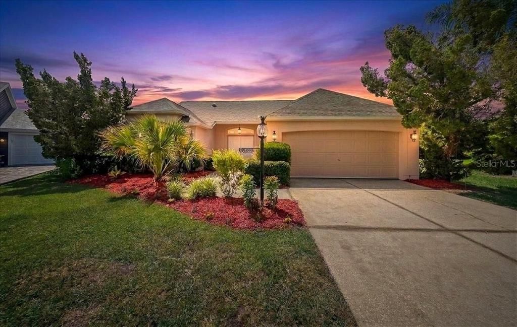 For Sale: $587,500 (2 beds, 2 baths, 1522 Square Feet)
