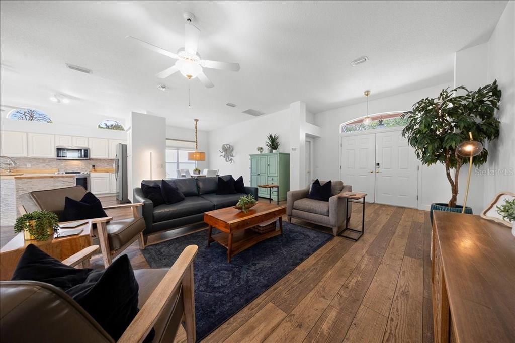 For Sale: $587,500 (2 beds, 2 baths, 1522 Square Feet)