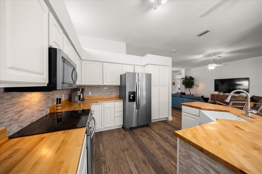 For Sale: $587,500 (2 beds, 2 baths, 1522 Square Feet)
