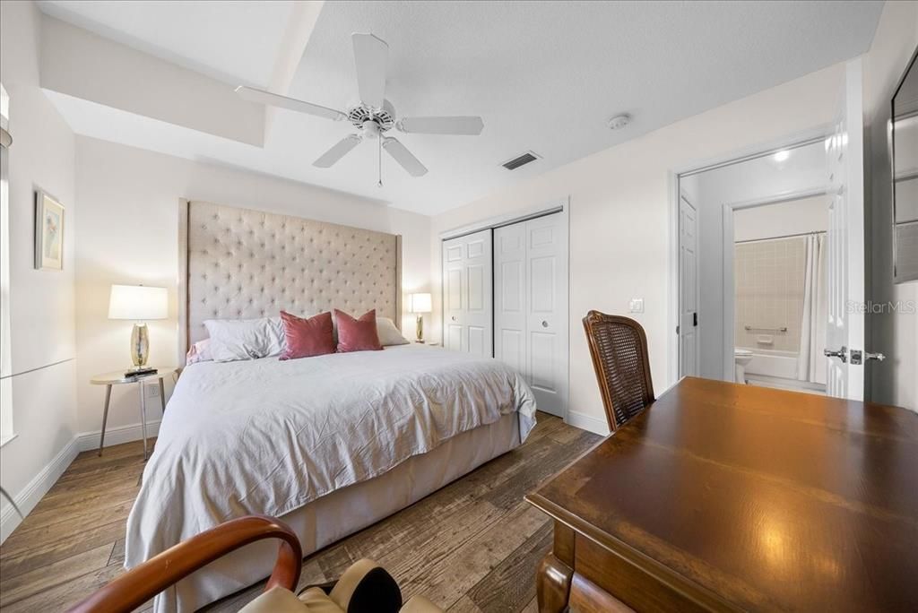 For Sale: $587,500 (2 beds, 2 baths, 1522 Square Feet)