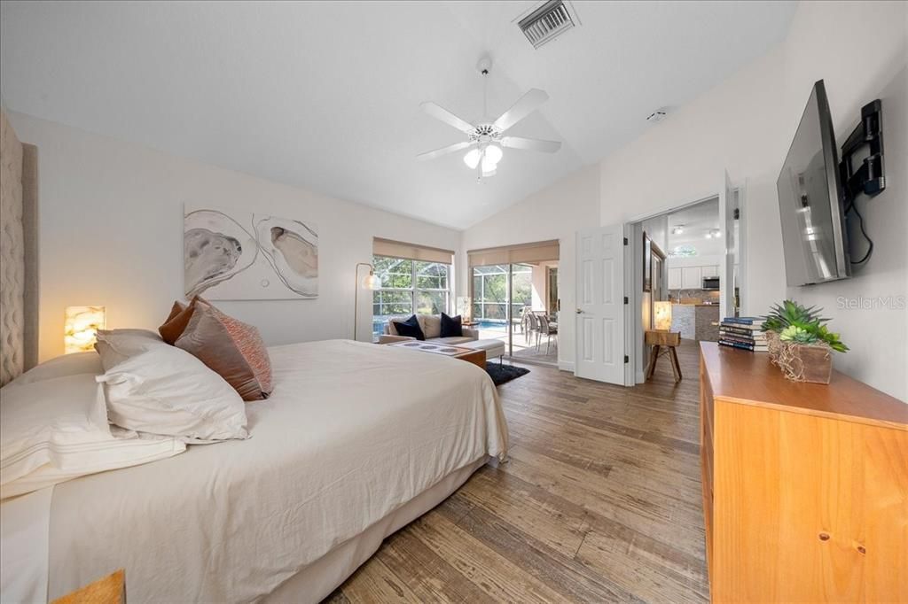 For Sale: $587,500 (2 beds, 2 baths, 1522 Square Feet)