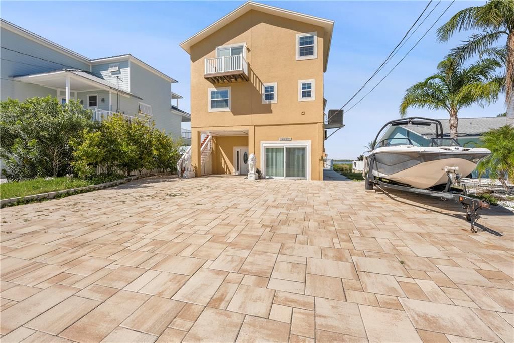 For Sale: $829,000 (3 beds, 2 baths, 1400 Square Feet)