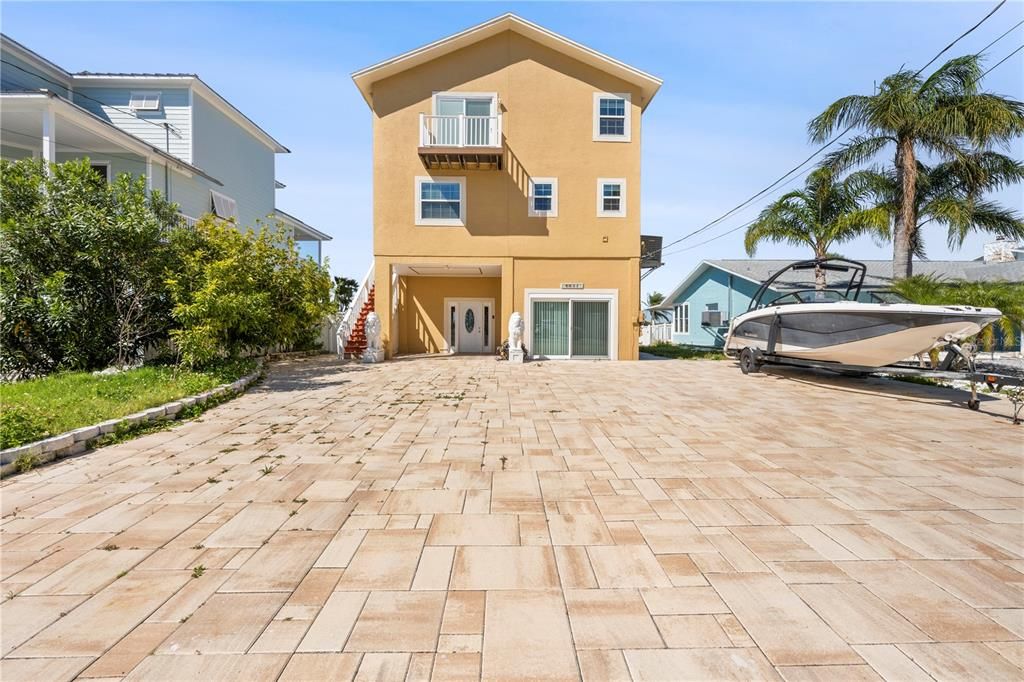 For Sale: $829,000 (3 beds, 2 baths, 1400 Square Feet)