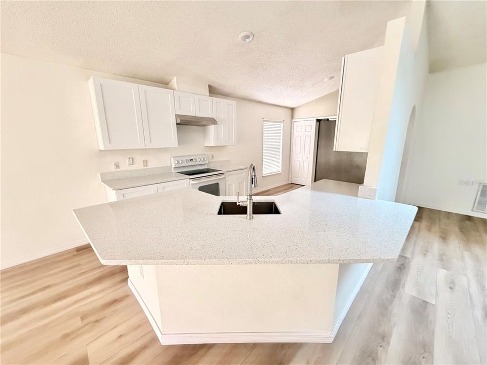 На продажу: $439,000 (3 спален, 2 ванн, 1579 Квадратных фут)