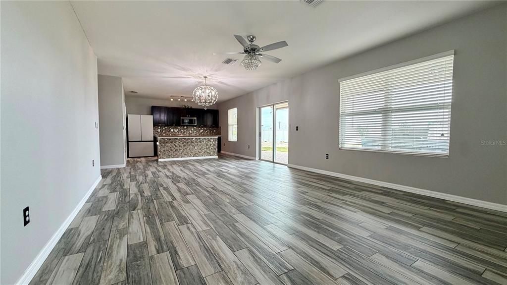For Rent: $2,800 (4 beds, 2 baths, 2533 Square Feet)