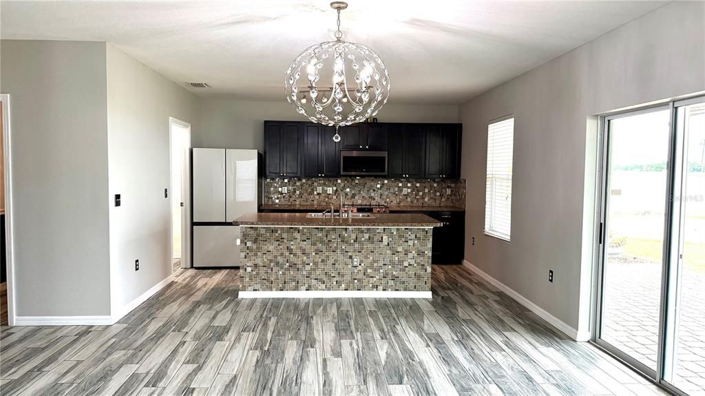 For Rent: $2,800 (4 beds, 2 baths, 2533 Square Feet)
