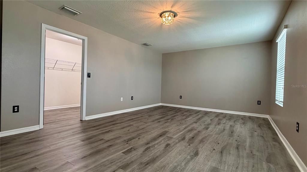 For Rent: $2,800 (4 beds, 2 baths, 2533 Square Feet)