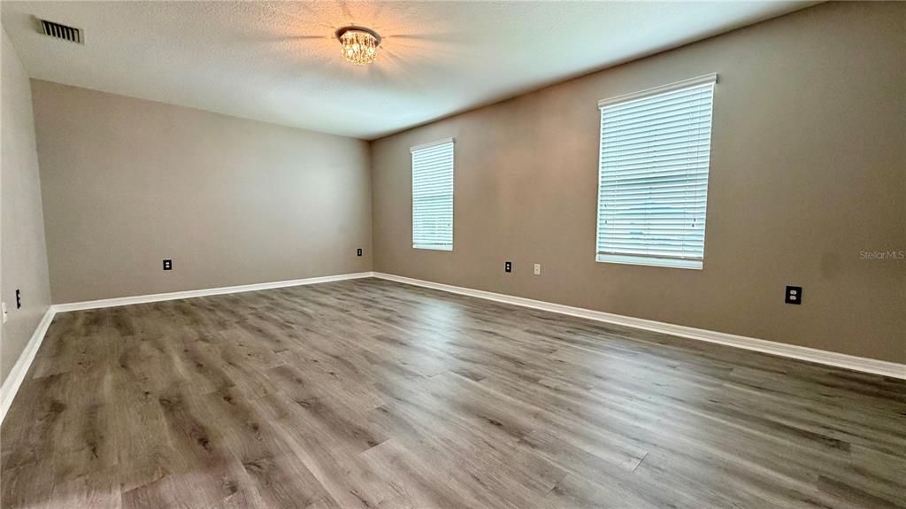 For Rent: $2,800 (4 beds, 2 baths, 2533 Square Feet)