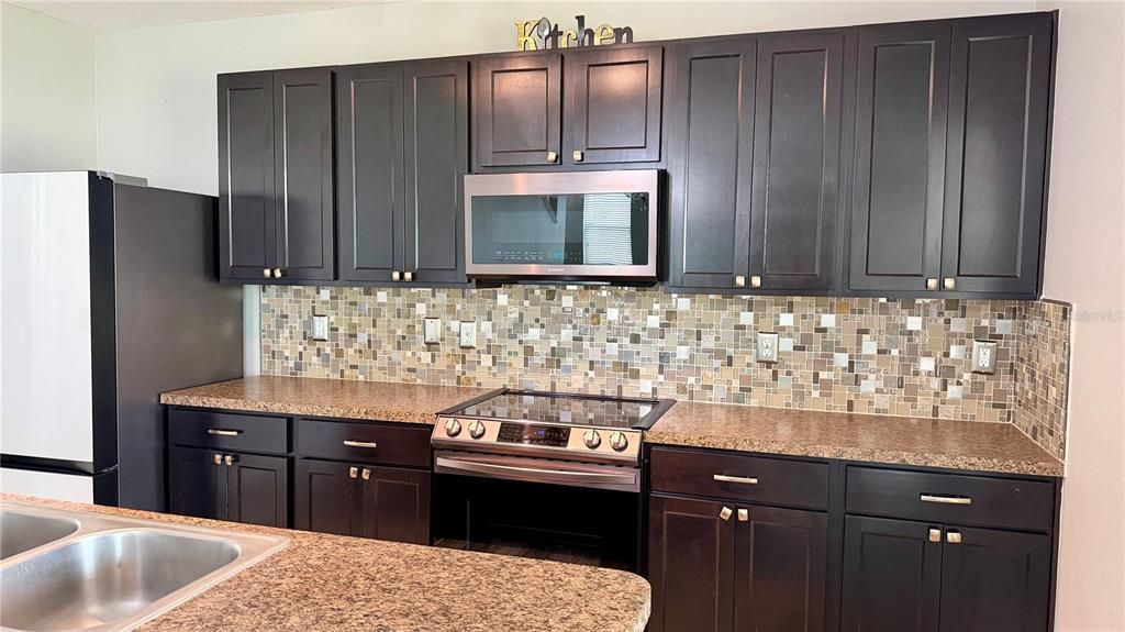 For Rent: $2,800 (4 beds, 2 baths, 2533 Square Feet)