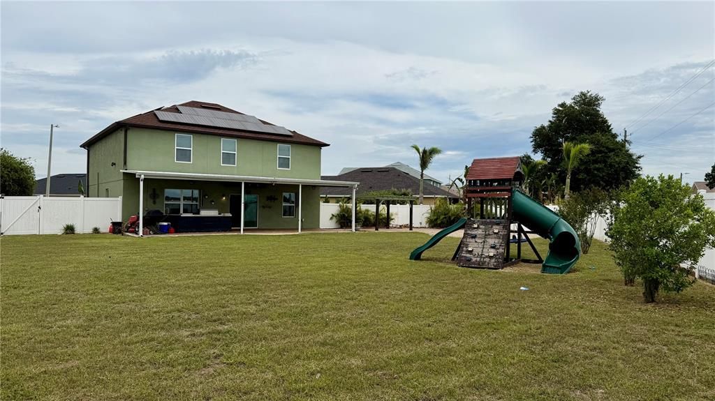 For Rent: $2,800 (4 beds, 2 baths, 2533 Square Feet)