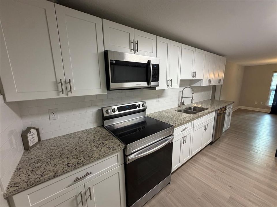 For Sale: $239,900 (3 beds, 2 baths, 1592 Square Feet)