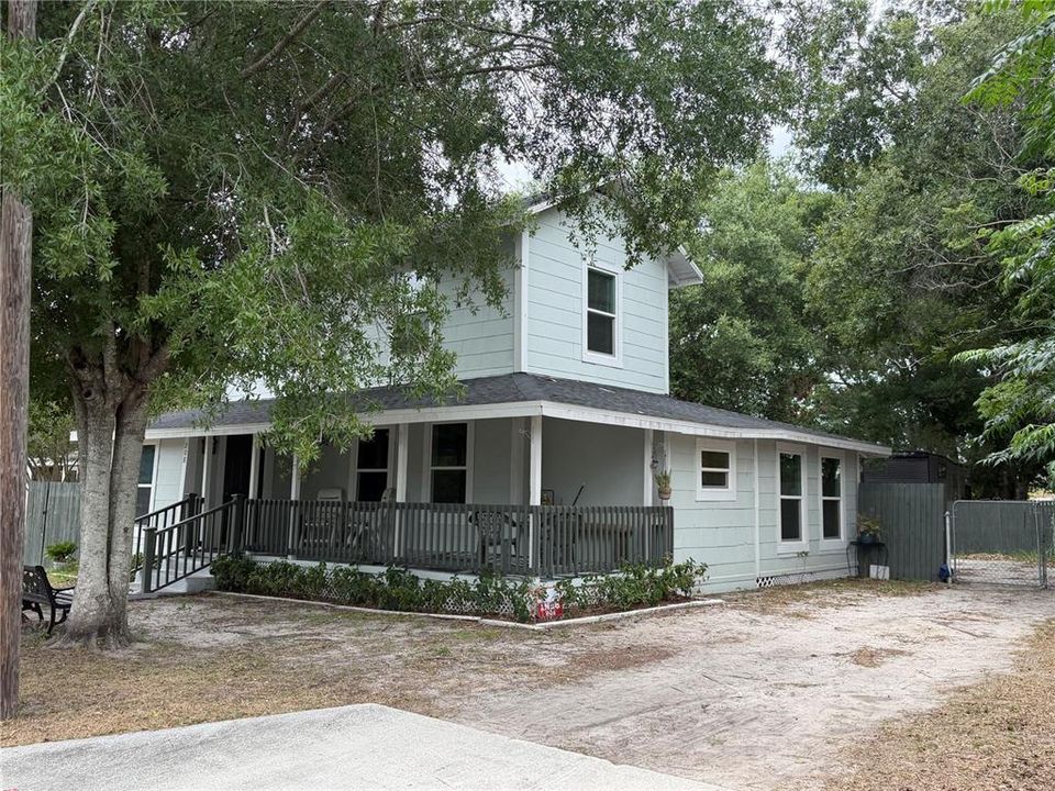 For Sale: $239,900 (3 beds, 2 baths, 1592 Square Feet)