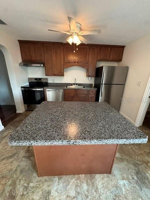 For Sale: $224,900 (3 beds, 2 baths, 1092 Square Feet)