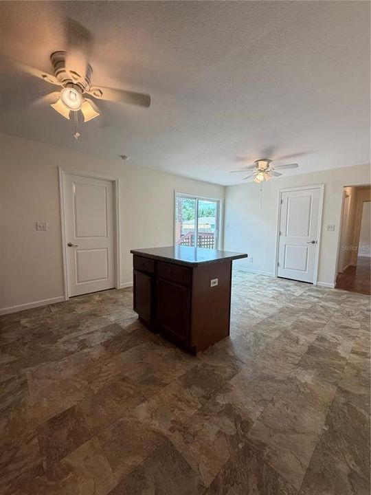 For Sale: $224,900 (3 beds, 2 baths, 1092 Square Feet)