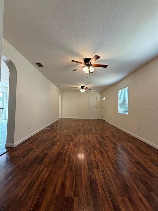 For Sale: $224,900 (3 beds, 2 baths, 1092 Square Feet)