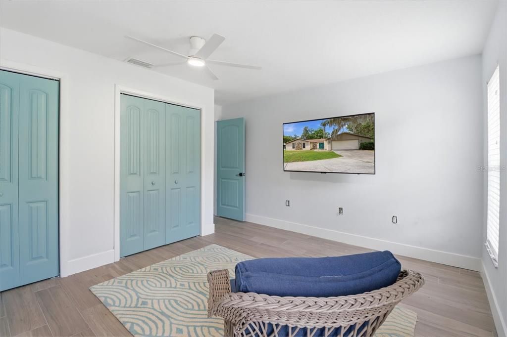 For Sale: $439,000 (3 beds, 3 baths, 1823 Square Feet)