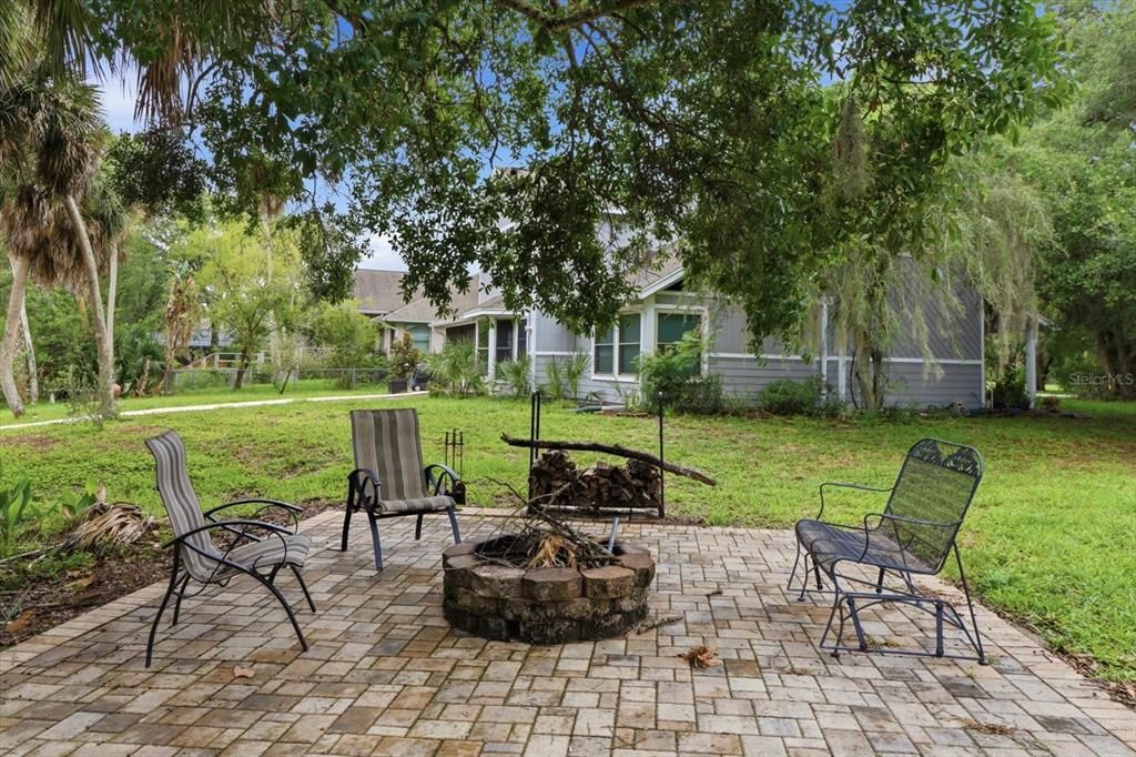 For Sale: $439,000 (3 beds, 3 baths, 1823 Square Feet)