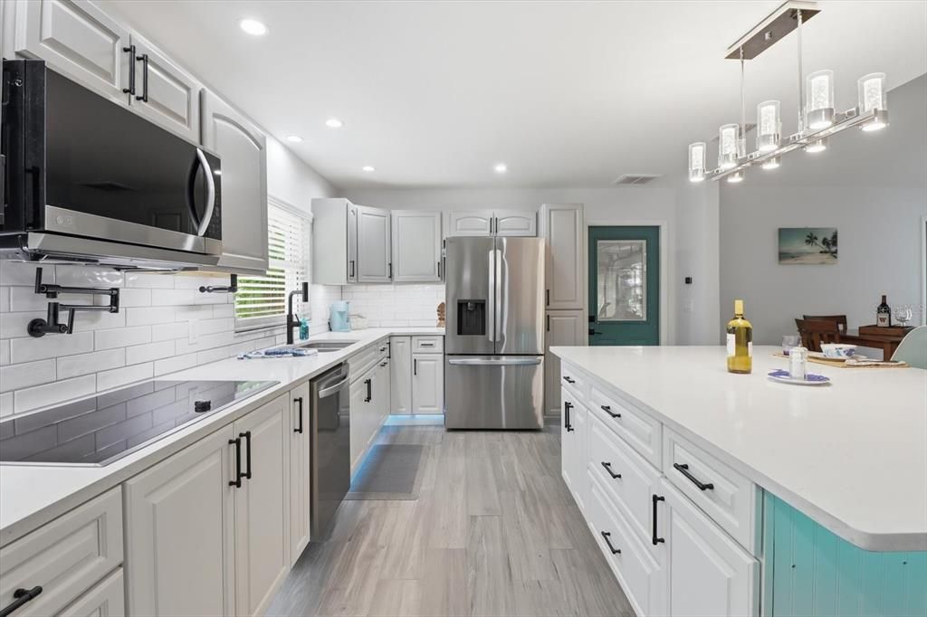 For Sale: $439,000 (3 beds, 3 baths, 1823 Square Feet)