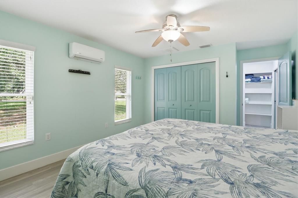 For Sale: $439,000 (3 beds, 3 baths, 1823 Square Feet)