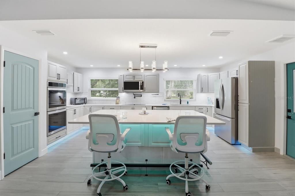 For Sale: $439,000 (3 beds, 3 baths, 1823 Square Feet)