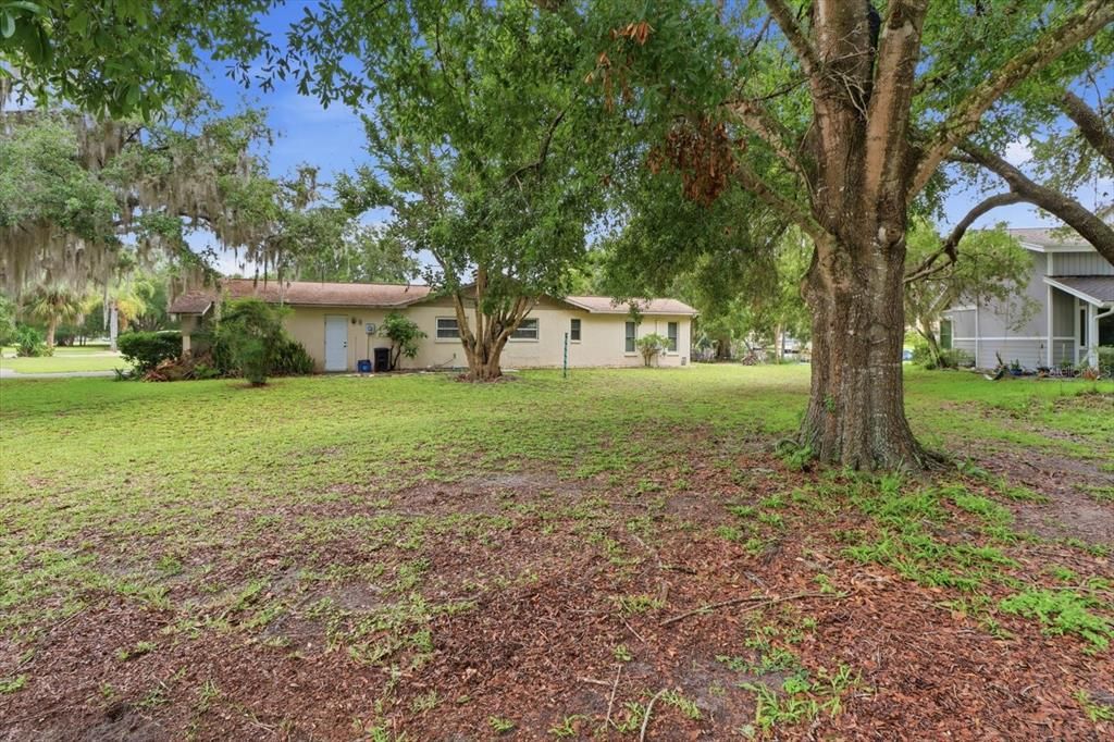 For Sale: $439,000 (3 beds, 3 baths, 1823 Square Feet)