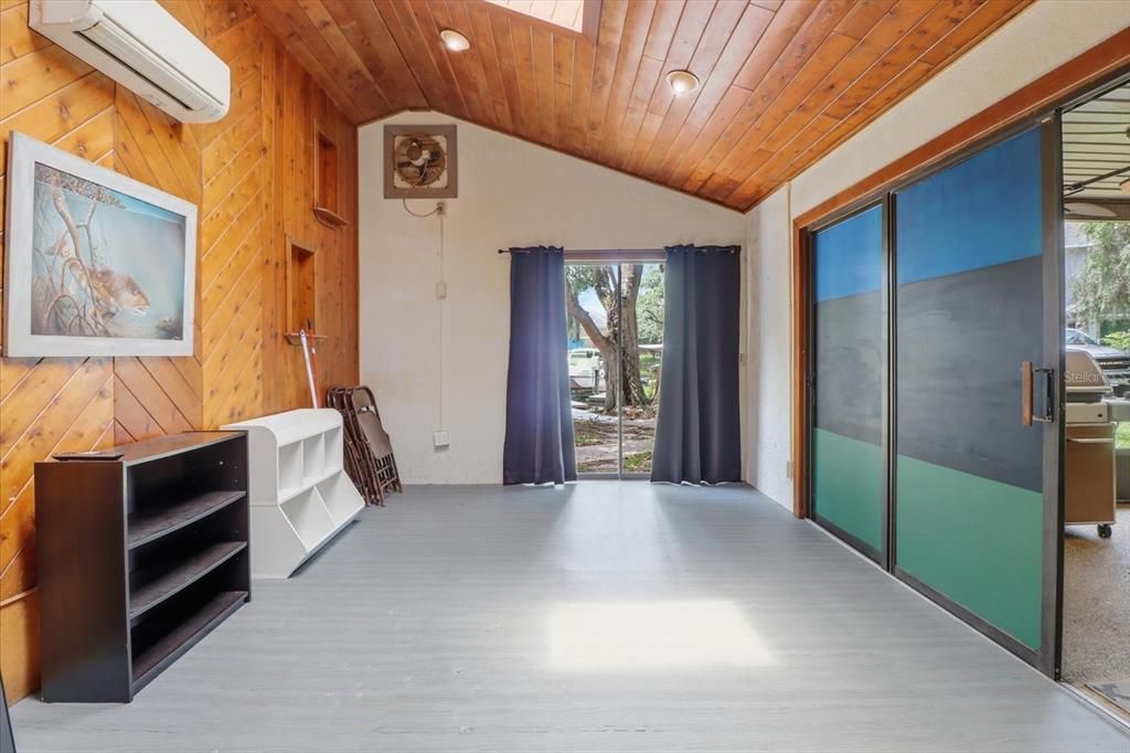 For Sale: $439,000 (3 beds, 3 baths, 1823 Square Feet)