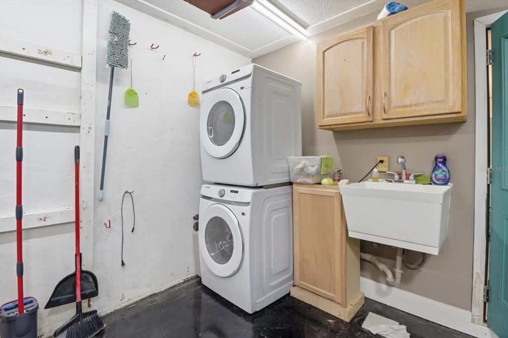 For Sale: $439,000 (3 beds, 3 baths, 1823 Square Feet)