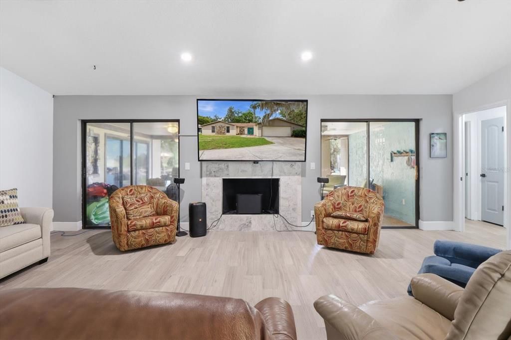 For Sale: $439,000 (3 beds, 3 baths, 1823 Square Feet)