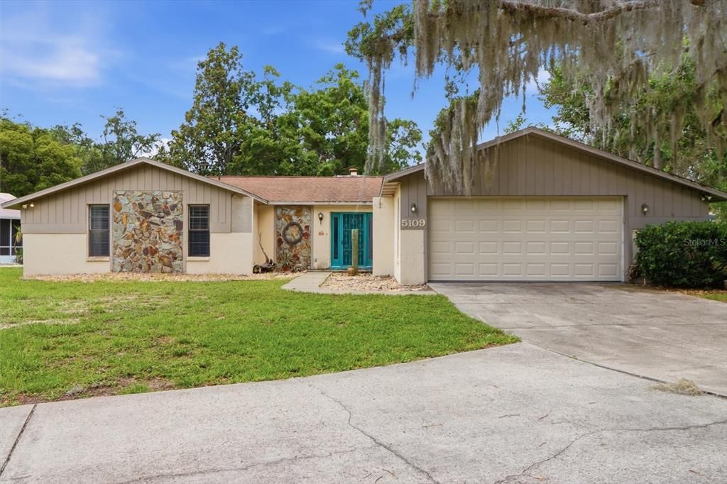 For Sale: $439,000 (3 beds, 3 baths, 1823 Square Feet)
