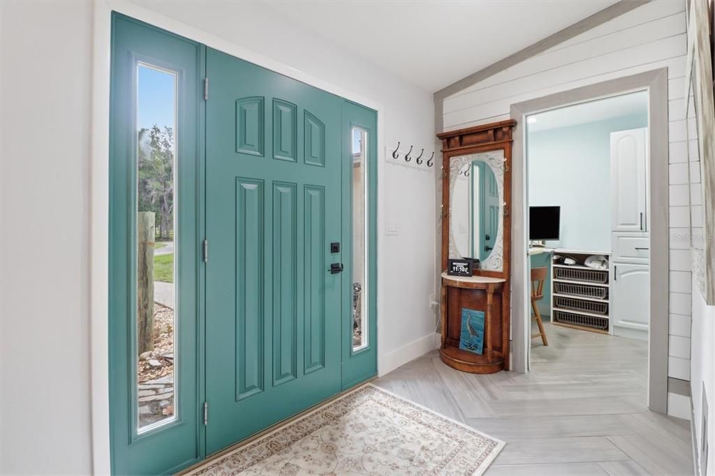 For Sale: $439,000 (3 beds, 3 baths, 1823 Square Feet)