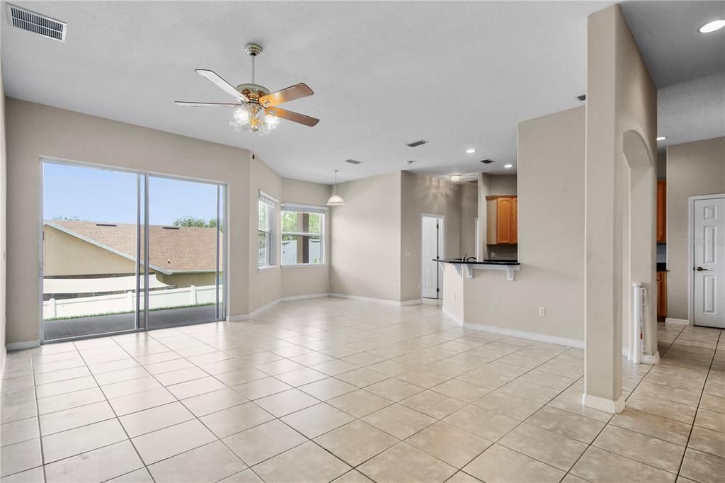 For Sale: $375,000 (3 beds, 2 baths, 2104 Square Feet)