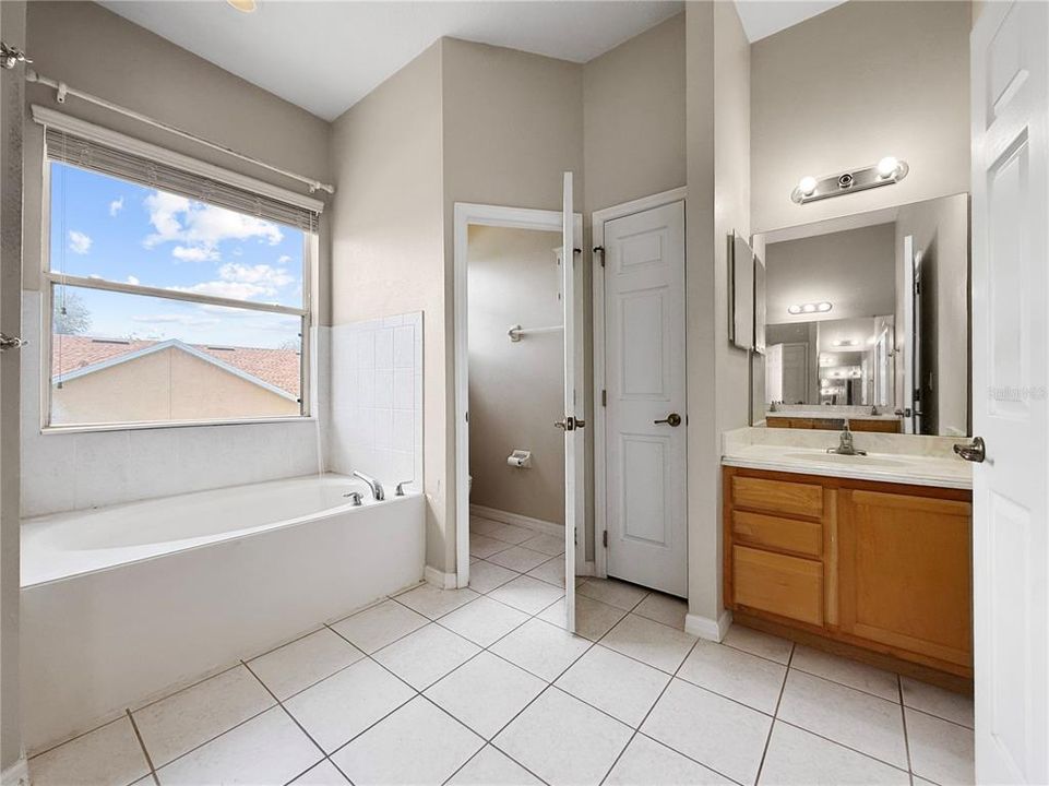For Sale: $375,000 (3 beds, 2 baths, 2104 Square Feet)